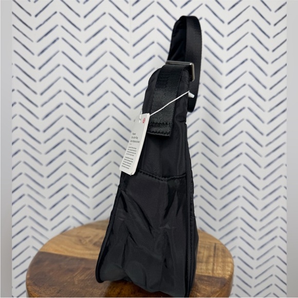 NWT Lululemon Inspired Black Shoulder bag 4L - Picture 2 of 5
